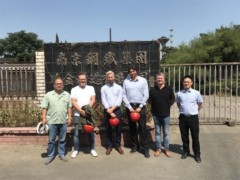 外商客户来公司洽谈业务.jpg
