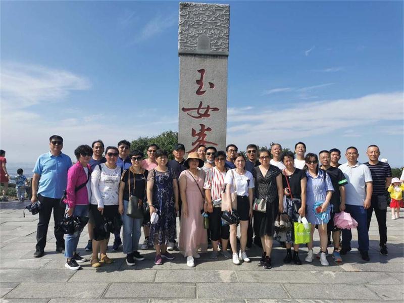 公司组织优秀员工和先进集体旅游度假.jpg